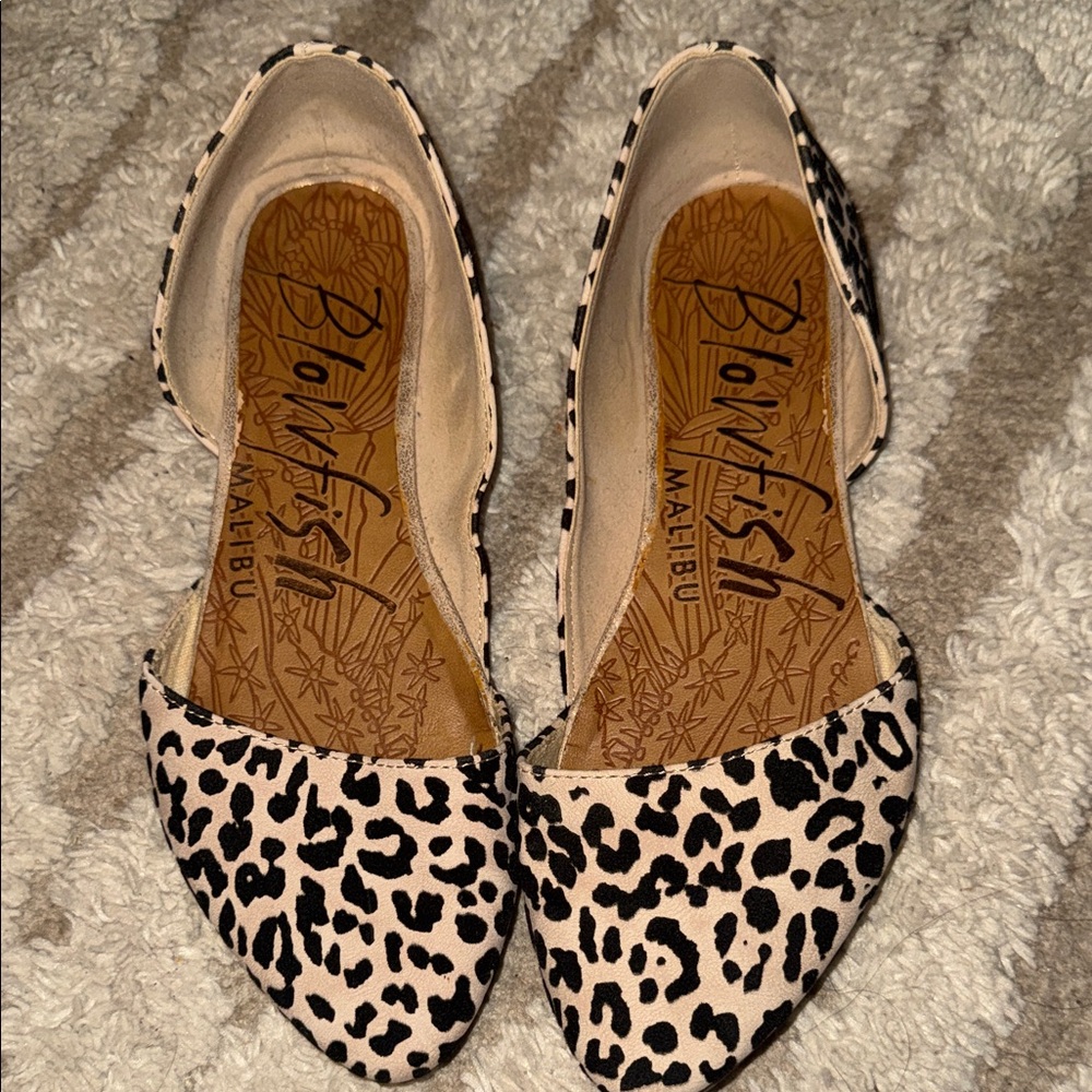 Blowfish Women's Black and Cream Leopard Flats